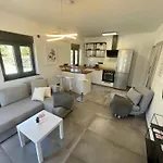 Enna C Perfect Location * מדולין